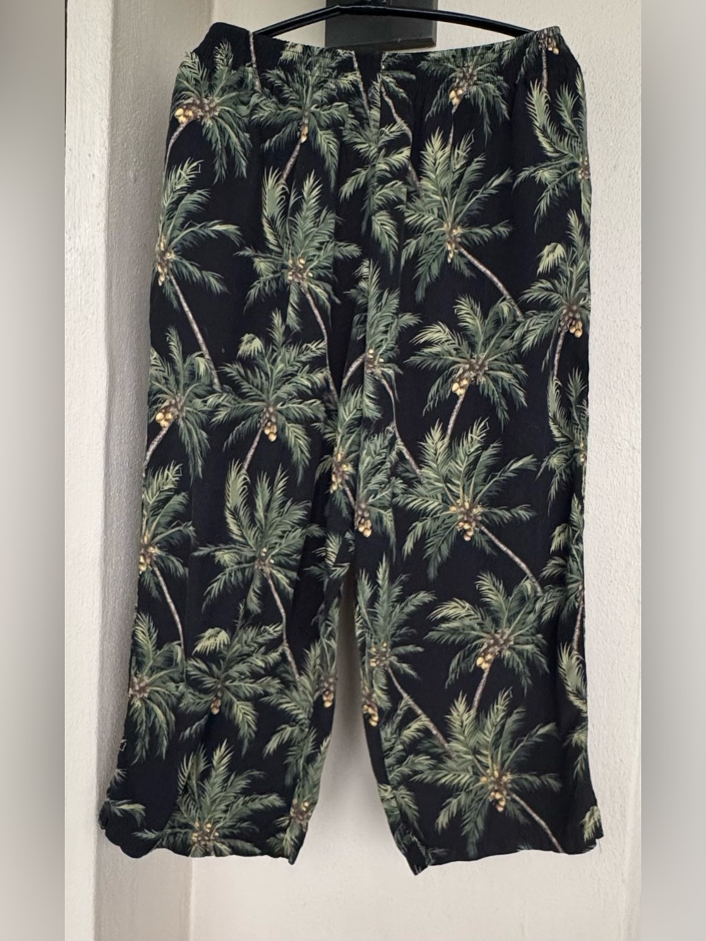 Paradise Found Women Black Capris Green Palm Print Elastic Waist Slit Leg Hem M*